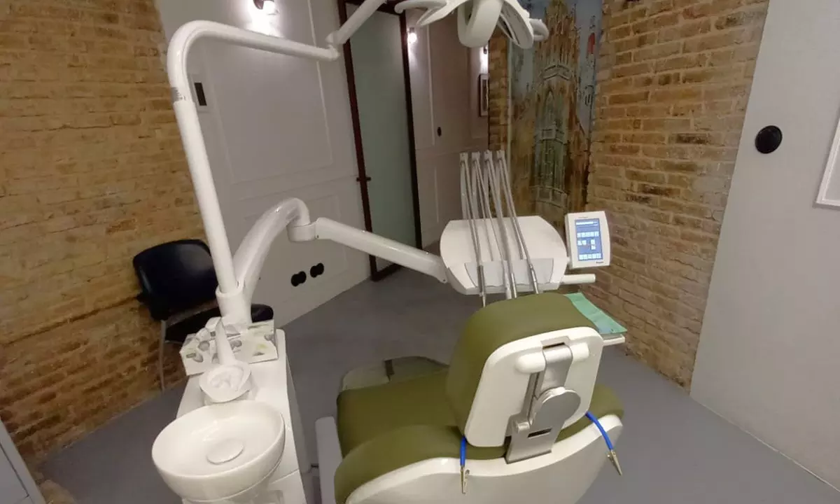 Limpieza bucal con ultrasonidos, revisión y pulido