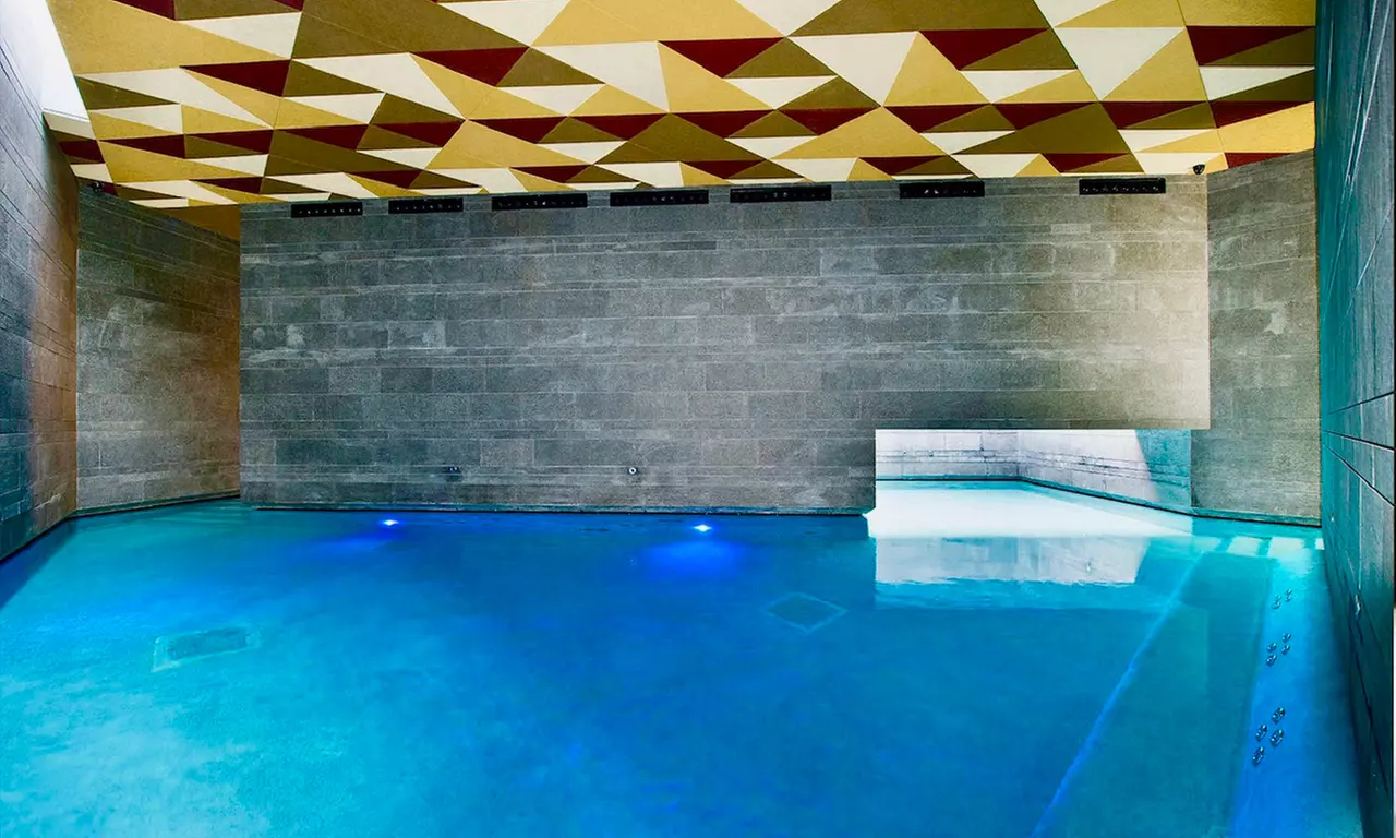 Circuito spa 90 minutos, bebida y masajes de 25 o 50 minutos para 2