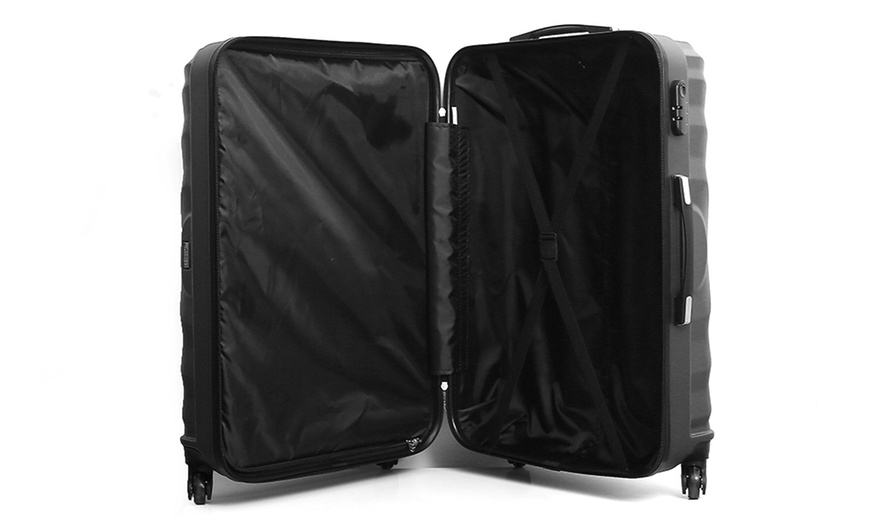 Image 10: Three-Piece Hero Luggage Set