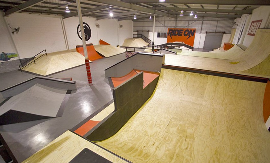 Image 2: 3-Hour Indoor Skatepark Session