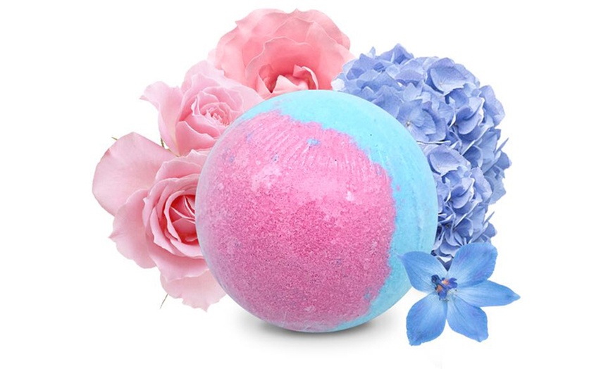 Image 1: Six Scented Bath Bombs