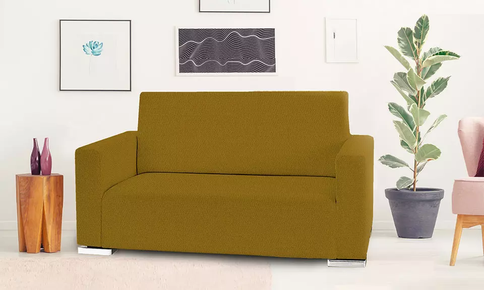 Sofabezug mit geformten Armlehnen