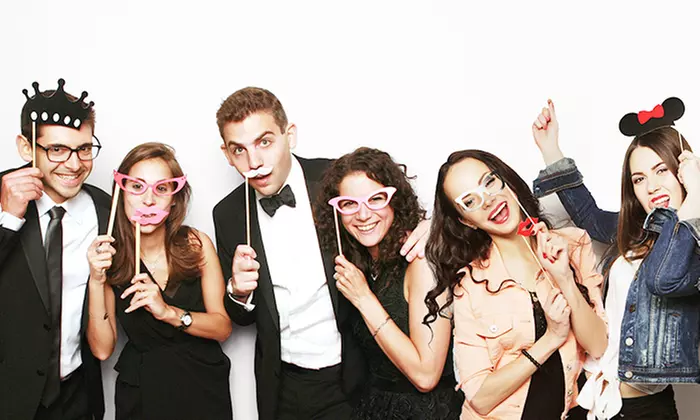 1x oder 2x Party-Set mit 31 verschiedenen Foto-Accessoires (bis zu 65% sparen*) - Primary Image