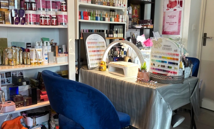 Image 1: Pose de vernis semi-permanent ou ongles gel à Rennes