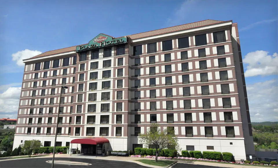 One-Night Stay in a Standard Queen Room at Grand Plaza Hotel in Branson  - Primary Image