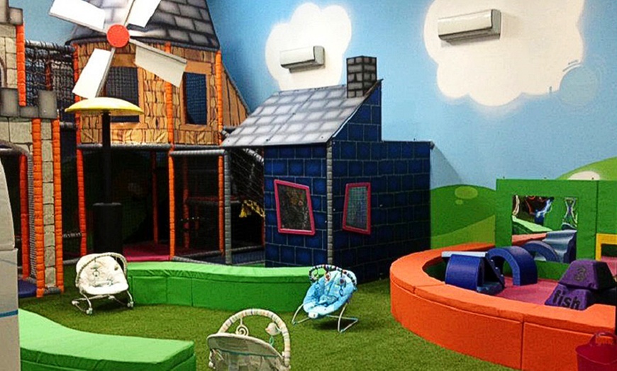 Image 2: Soft Play With Food and Drink