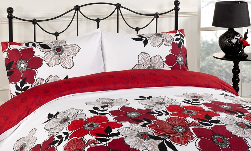 Image 6: Duvet Sets in Choice of Design