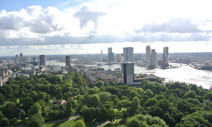 Image 2: Koffie en gebak op de Euromast