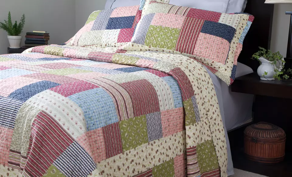 3-Piece Printed Quilt Set from $27.99–$39.99. Free Returns. - Second Medium