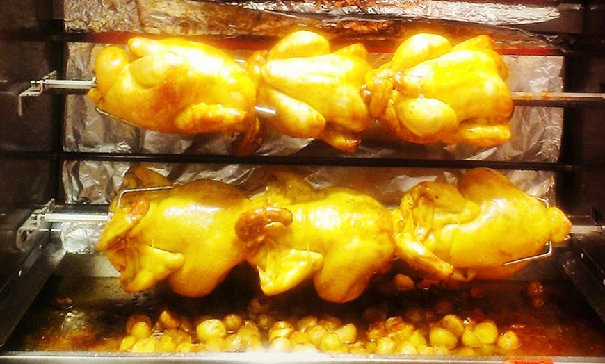 Image 2: Poulet rôti traditionnel Dandieu et pommes de terre grenaille pour 4!