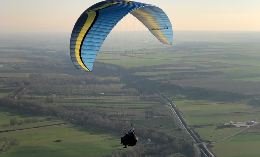 Image 6: Vuelo parapante o paramotor de 20 minutos con Fotos con Airparapente