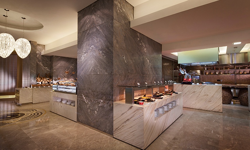 Image 2: Lunch Buffet, Jumeirah at Etihad Towers