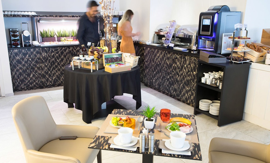 Image 6: Cannes 4*: camera Privilege con colazione, Spa e balneario