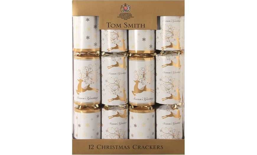 Image 3: Tom Smith Christmas Crackers