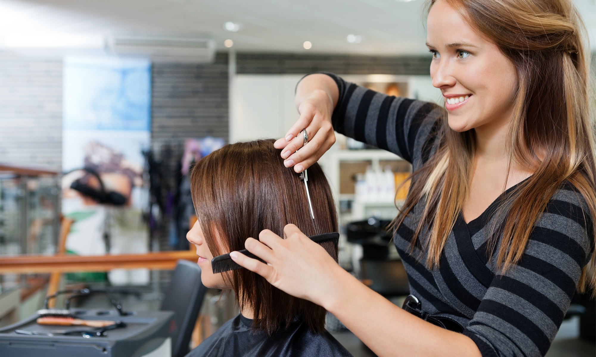 Damen-Haarschnitt: Waschen, Schneiden & Föhnen für 1 Person