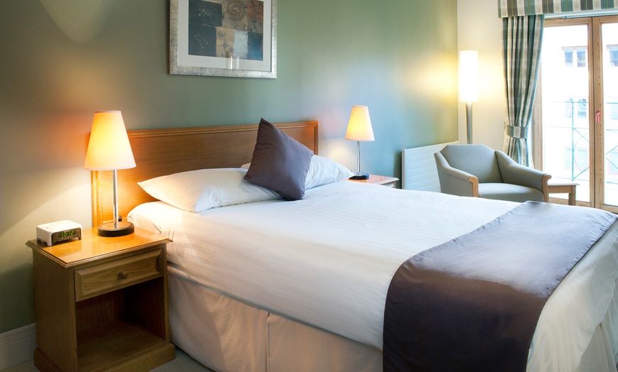 Image 6: Windsor: 4* Double Room Stay with Breakfast