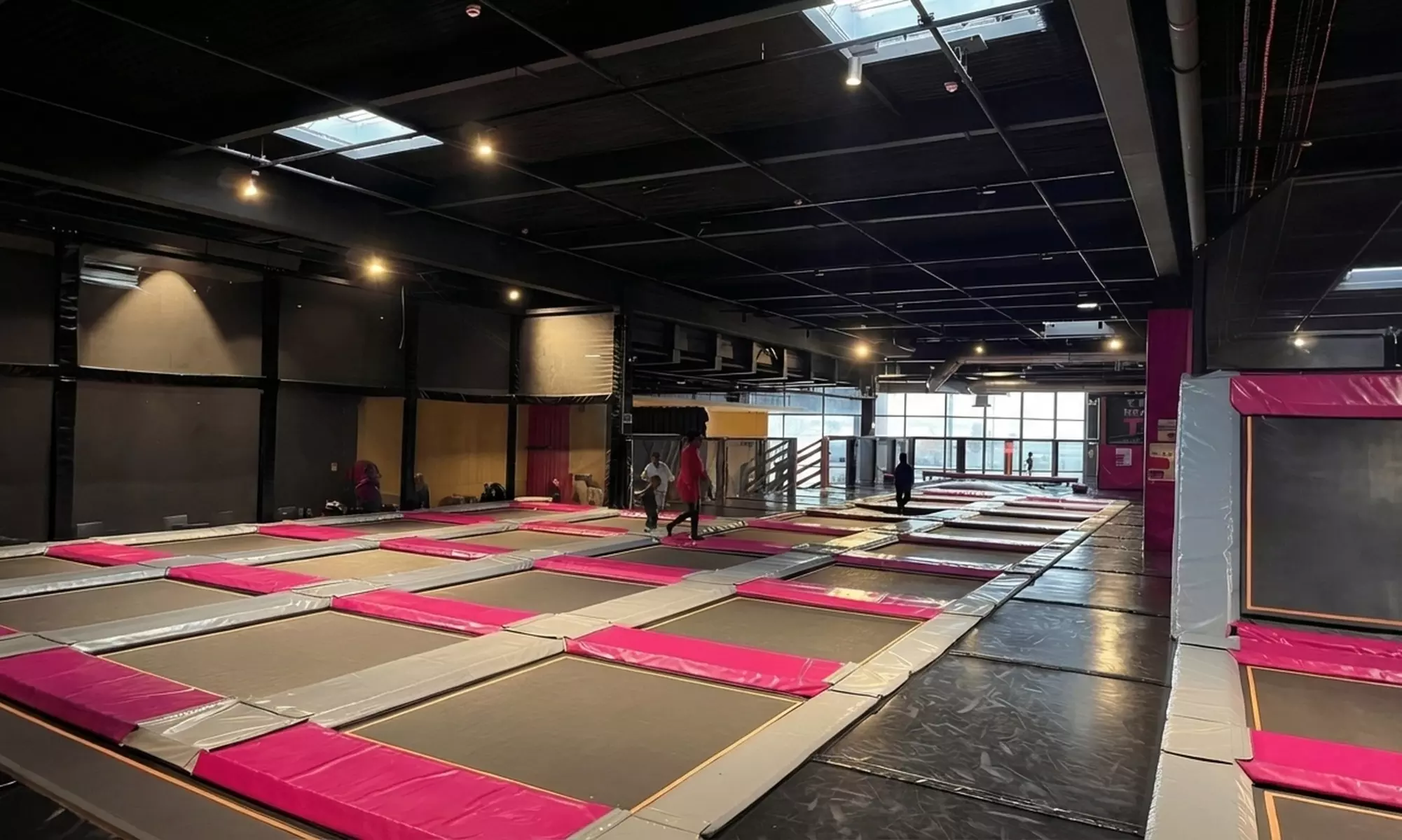 Sautez, riez, recommencez... Le trampoline du Palladium vous attend