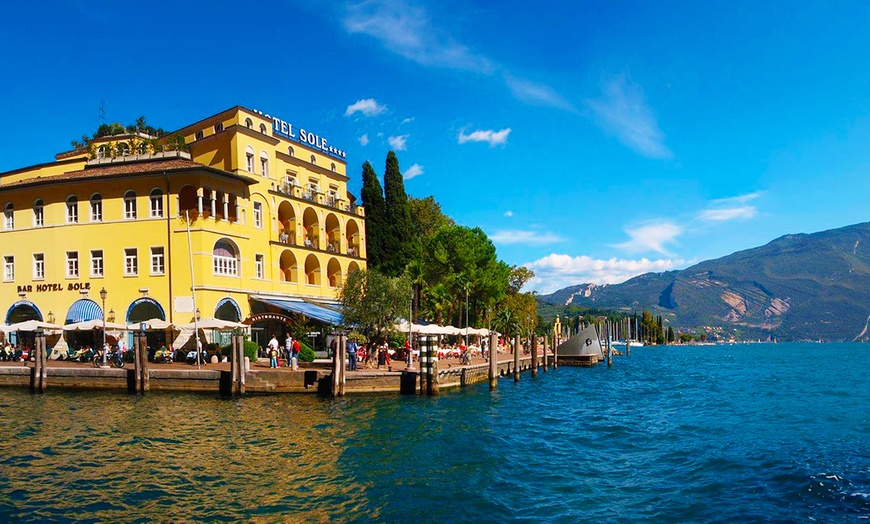 Image 3: ✈ Lake Garda or Lake Como With Flights 