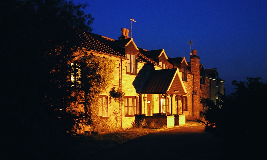 Image 4: Lincolnshire Stay With Breakfast