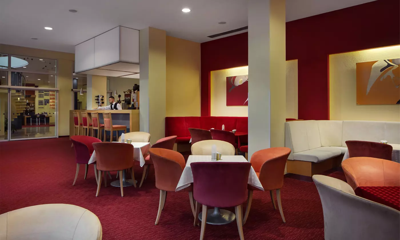 Karlsbad: Doppel- od. Zweibettzimmer mit Halbpension & Treatments