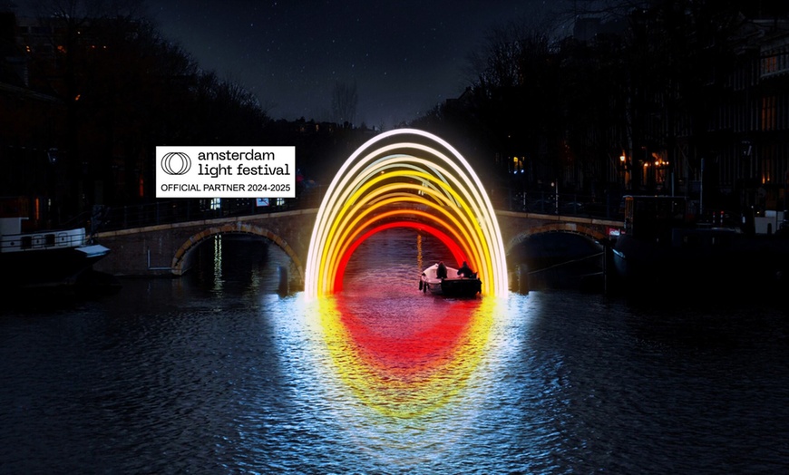 Image 4: Vaar door verlichte grachten tijdens het Amsterdam Light Festival