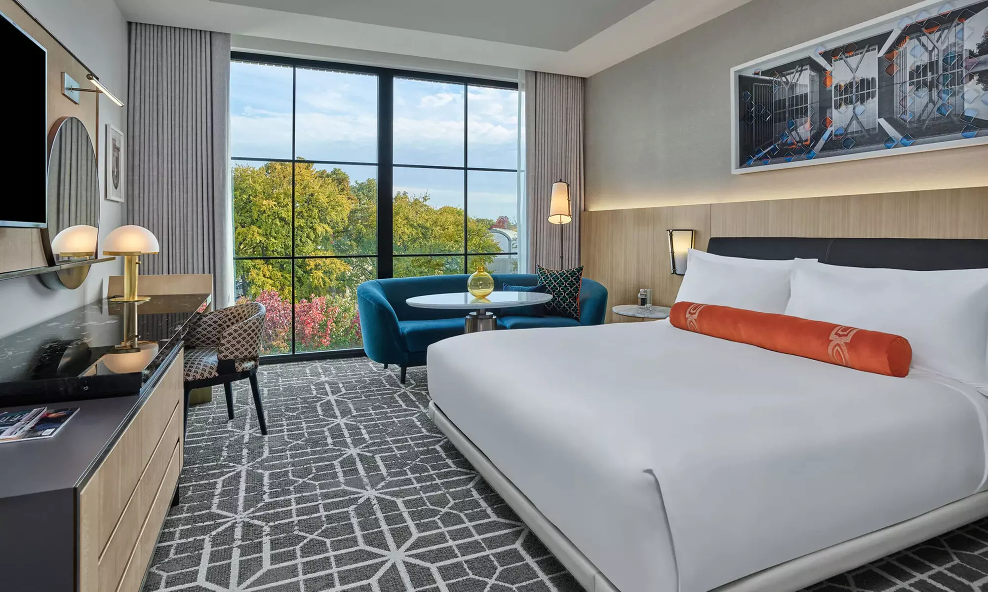 5-Star Hotel in Fort Worth – Central Location and Upscale Amenities