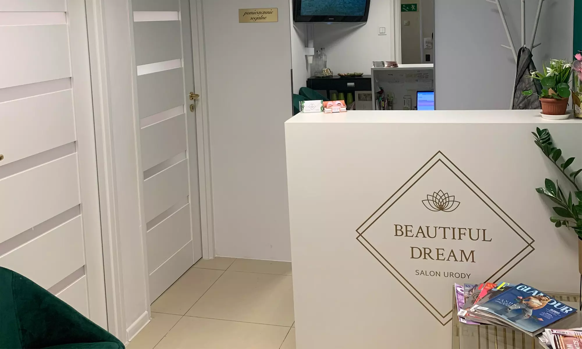 Elegancki manicure i pedicure w dogodnej lokalizacji na Bielanach w Beautiful Dream Place - Second Medium