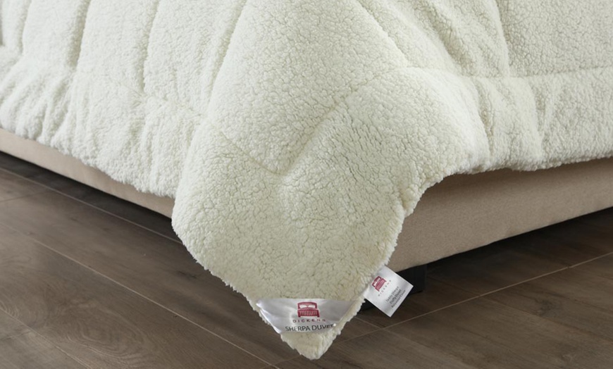 Image 6: 13.5 Tog Sherpa Fleece Duvet