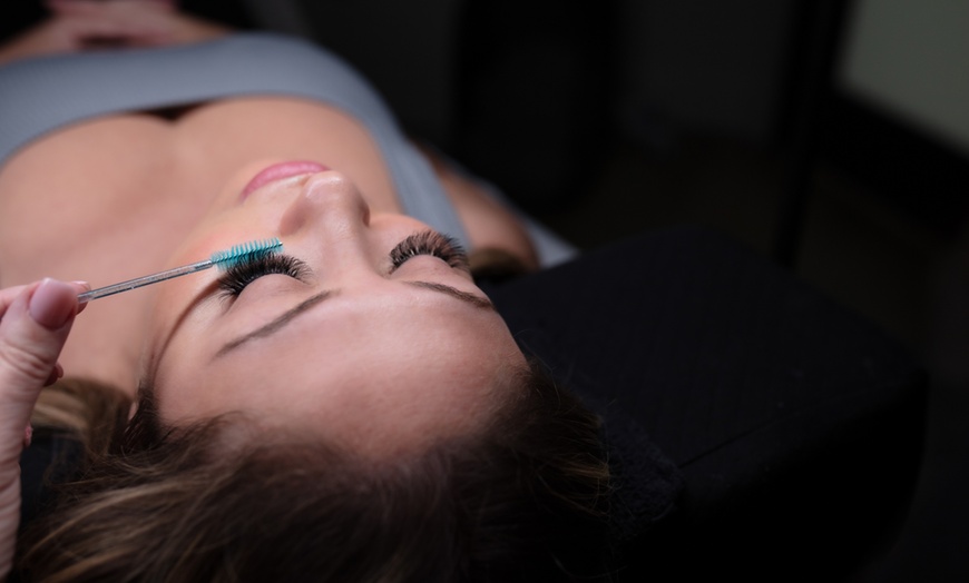 Image 2: Transform with Full Set of UV LED Hybrid or Volume Lash Extensions