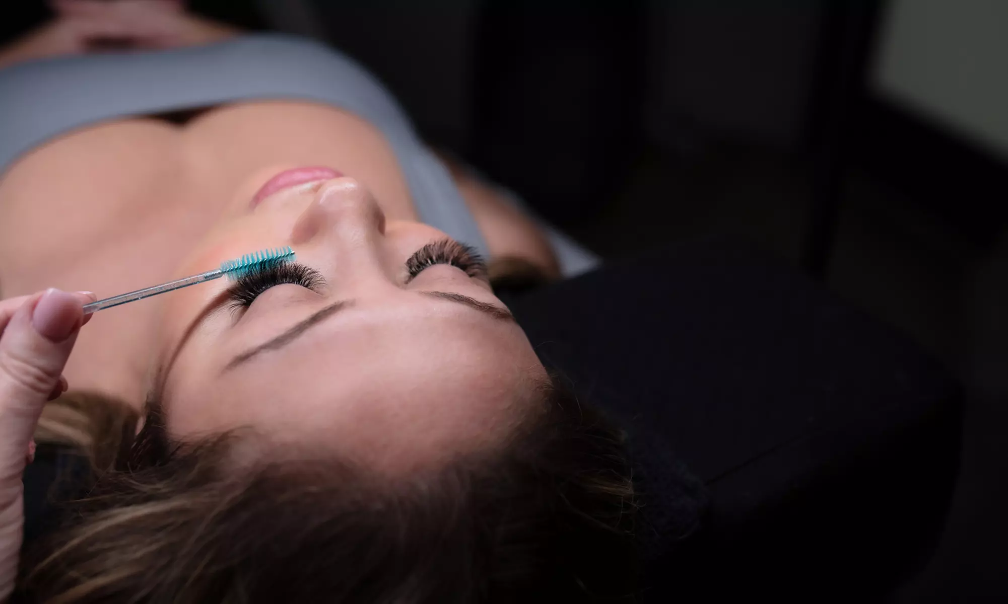 Transform with Full Set of UV LED Hybrid or Volume Lash Extensions