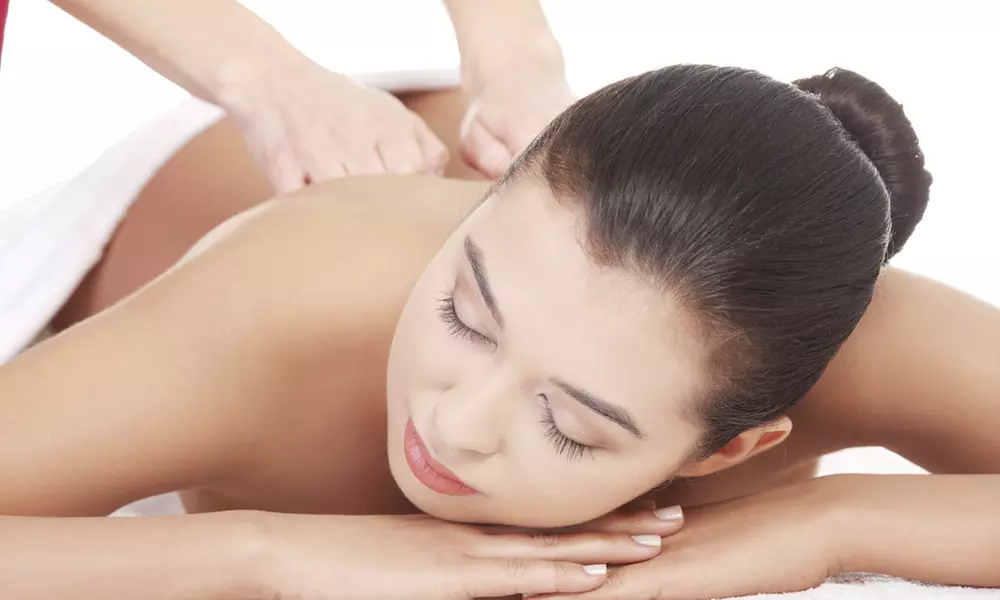 Entspannung pur: 60 Min. Ganzkörpermassage opt. inkl. 20 Min. Natur-Fangopackung bei Bonna Dea (bis 35% sparen) - Primary Image