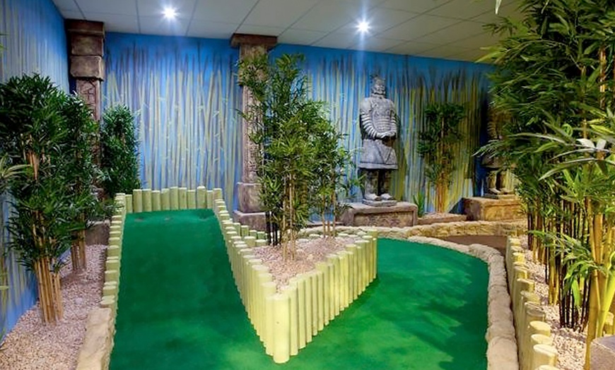 Image 3: Adventure Golf For Two £7