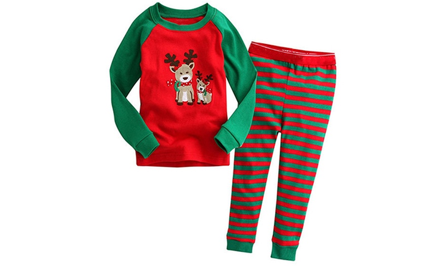 Image 6: Kids' Christmas Pyjamas