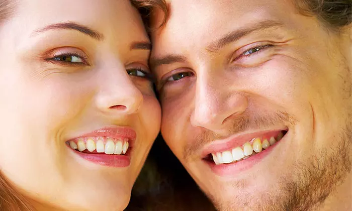 1 o 2 implantes dentales de titanio con corona de porcelana y limpieza bucal desde 549 € en Implante dental y corona - Primary Image