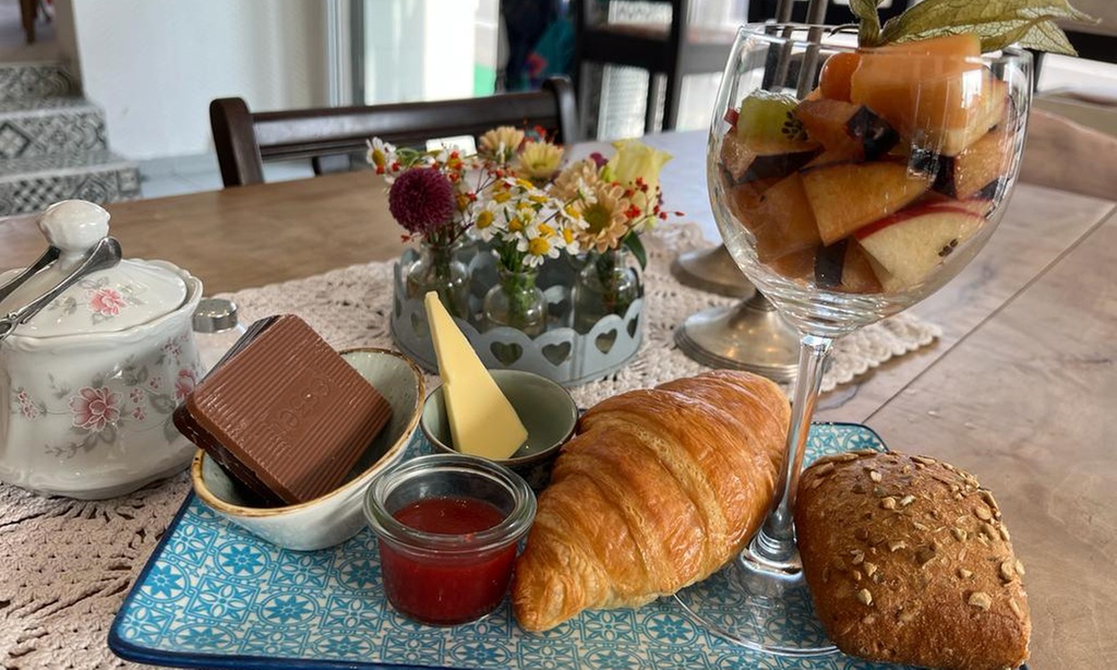 Frühstück inkl. Heißgetränk für 2 oder 4 Personen