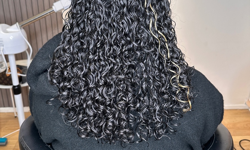 Image 2: Professionele krullenbehandeling voor gezonde, zachte lokken