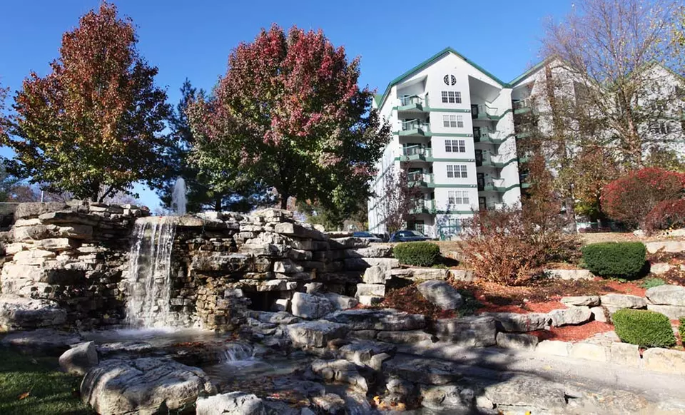 2-Night Stay Up to Six in a Deluxe Queen Room or Two-Bedroom Townhouse at The Townhouses in Branson, MO - Primary Image