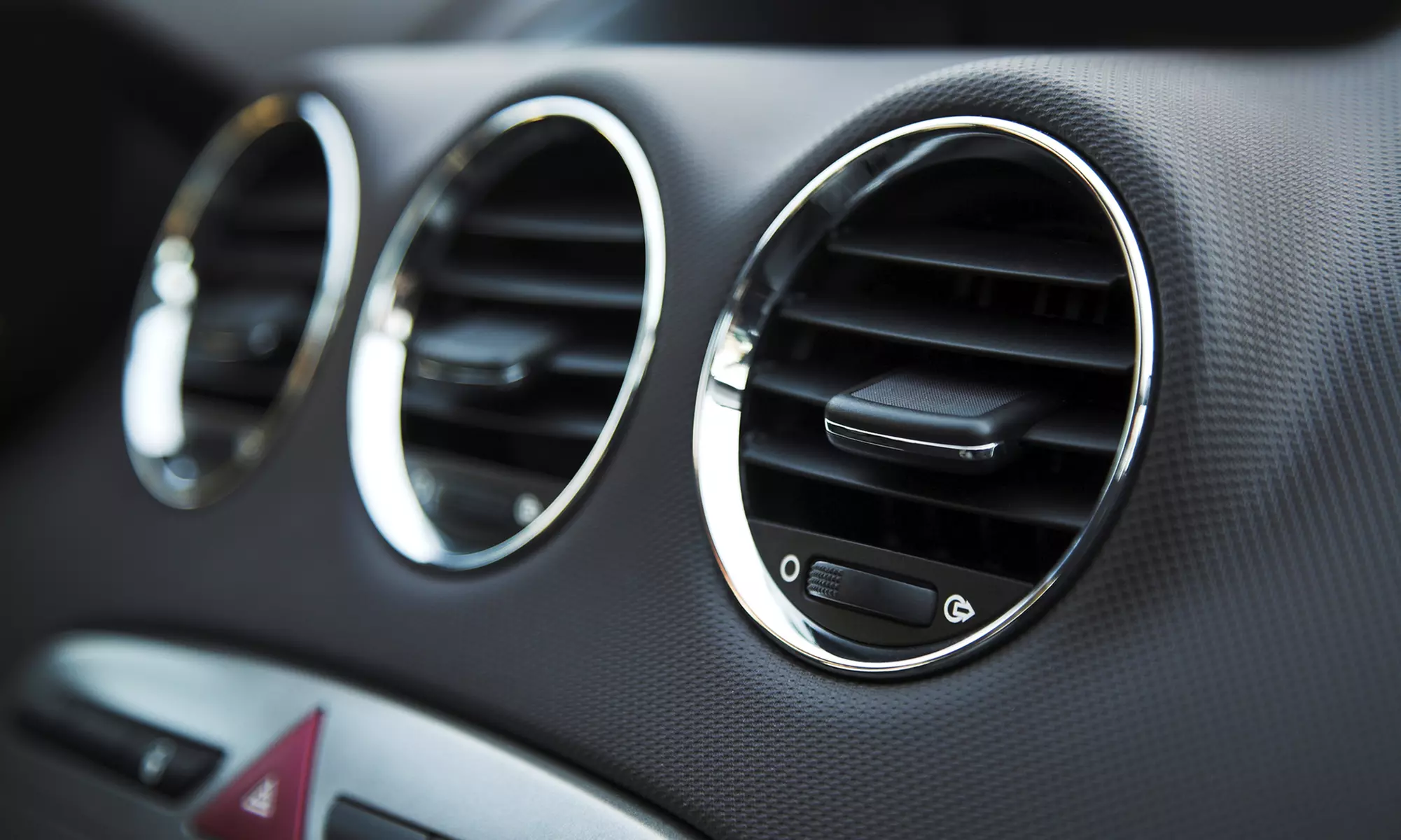 IMOT Szczecin – serwis klimy: test szczelności, uzupełnienie czynnika (R134a/R1234yf) i odgrzybianie ozonem - Primary Image