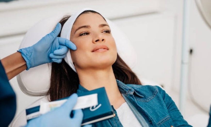 Image 5: Regeneración facial con bioestimulación, silicio o silicio y vitaminas