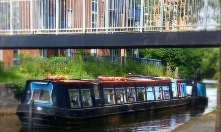 Canal boat trip for 2 adults + 1 child