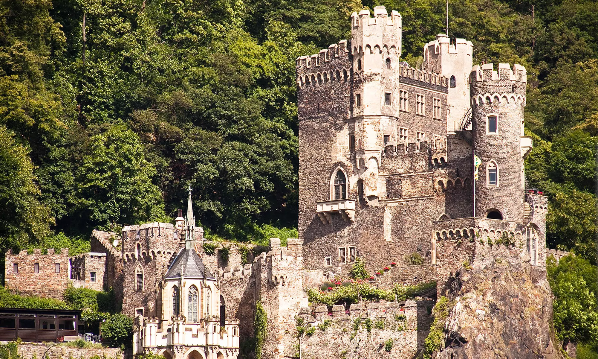 Mittelrhein: 3 bis 5 Tage für Zwei mit Frühstück und einem 3-Gänge-Menü im Hotel Restaurant Krone in Kestert ab 109 € - Primary Image