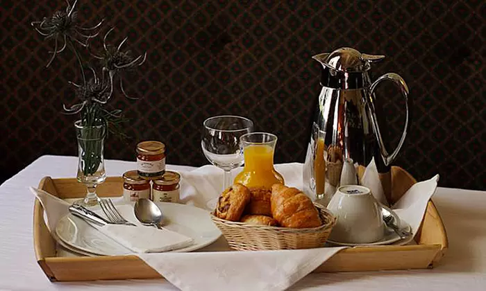 Edinburgh: 1 Nights with Continental Breakfast and a Welcome Drink