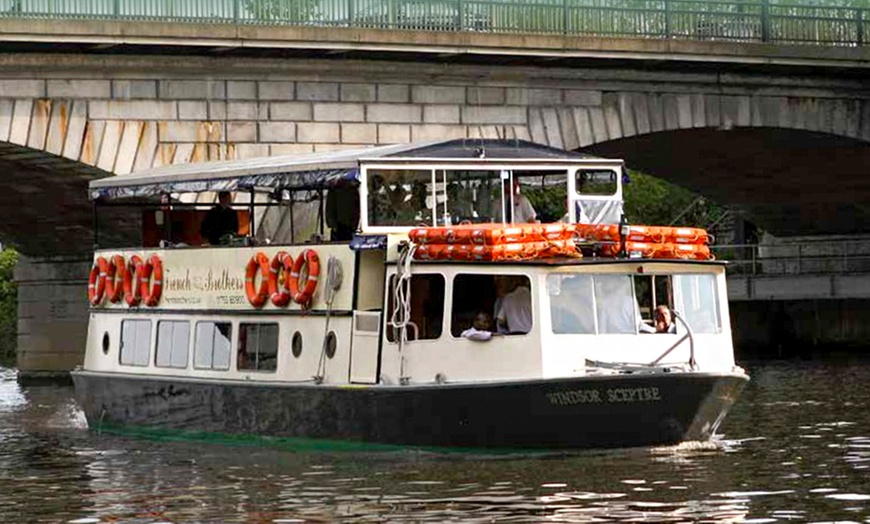 Image 3: 40-Minute Windsor Boat Tour