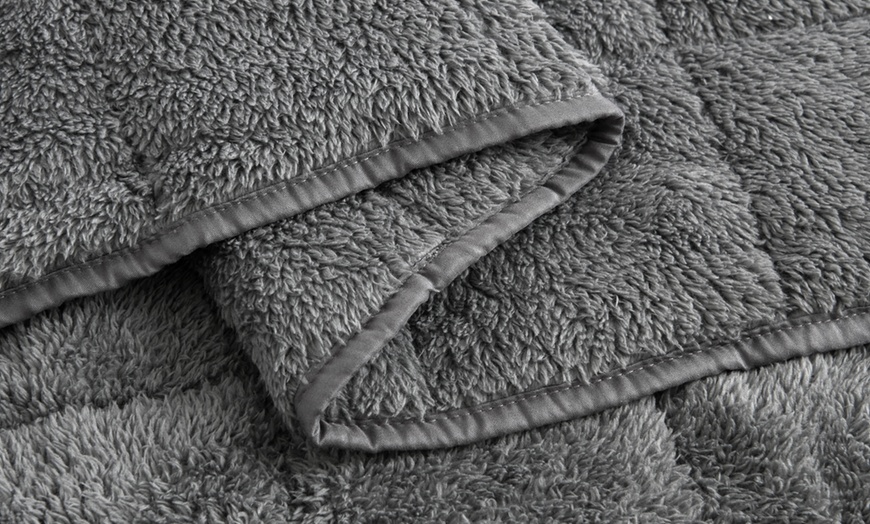 Image 6: Fleece Weighted Blanket 