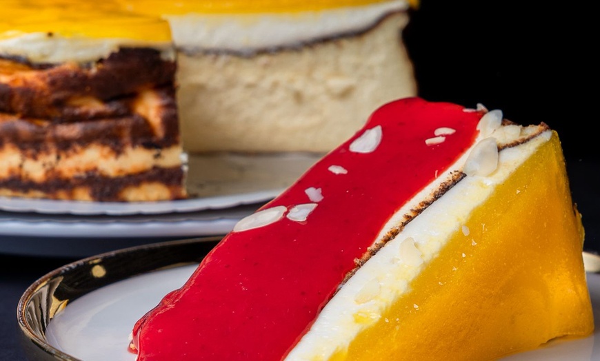 Image 4: 1 Stück San Sebastian Cheesecake & 1 Getränk nach Wahl für 1-4 Pers.
