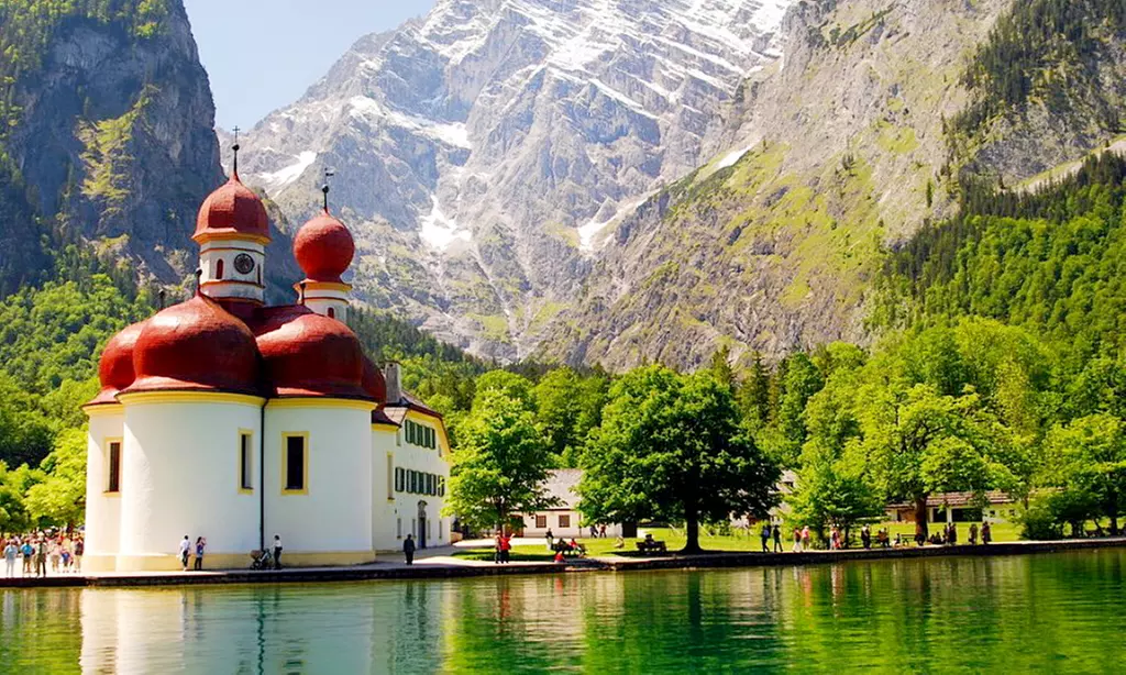 Berchtesgadener Land: 3 Tage für Zwei mit Frühstück, 1x Dinner und Late Check-out im Hotel & Restaurant Alpenglück - Primary Image