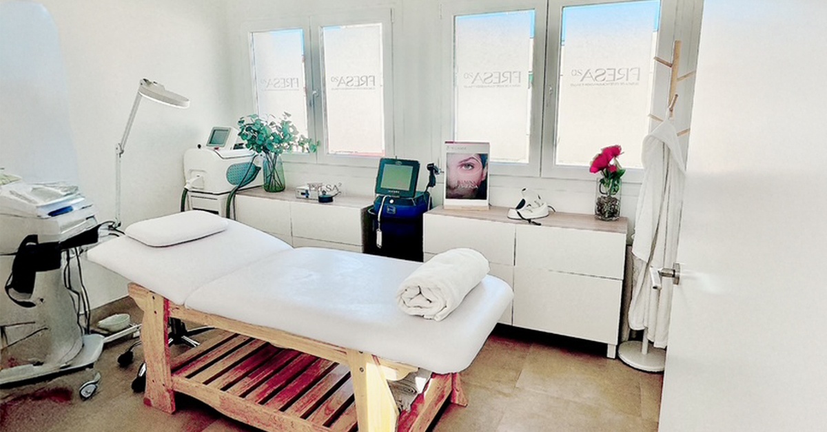 Tratamiento facial con Dermapen y exosomas en Cádiz