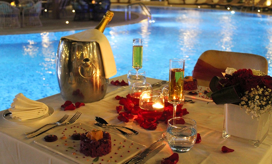 Image 7: Salalah: 4* 1- or 2-Night Escape with Romantic Dinner