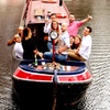 Image 4: Valentine's Canal Adventure with Drinks Included