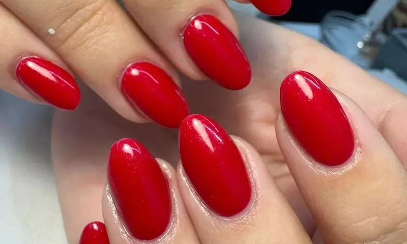 Manicura y/o pedicura con semipermanente y opción a acrílico